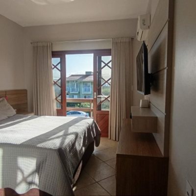 Casa Residencial com 184m², 3 quartos, 1 suíte, 3 garagens, no bairro Carianos em Florianópolis