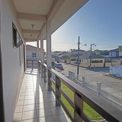 Casa Residencial com 184m², 3 quartos, 1 suíte, 3 garagens, no bairro Carianos em Florianópolis