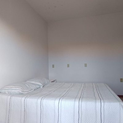 Casa Residencial com 184m², 3 quartos, 1 suíte, 3 garagens, no bairro Carianos em Florianópolis