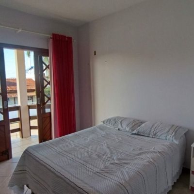 Casa Residencial com 184m², 3 quartos, 1 suíte, 3 garagens, no bairro Carianos em Florianópolis