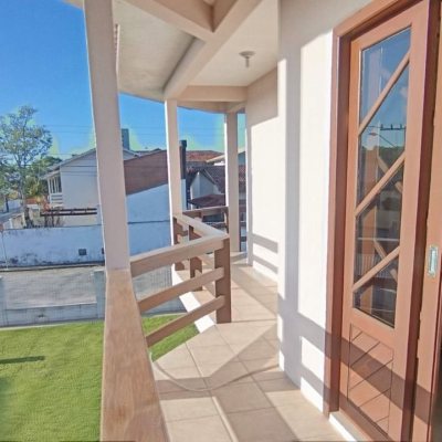 Casa Residencial com 184m², 3 quartos, 1 suíte, 3 garagens, no bairro Carianos em Florianópolis