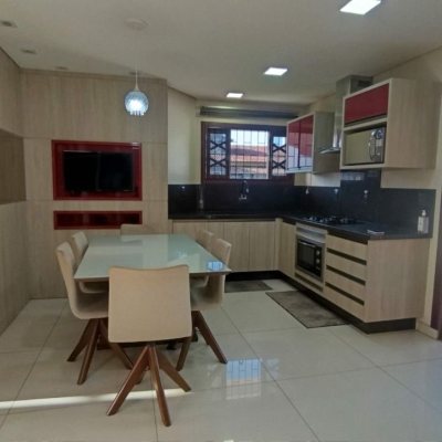 Casa Residencial com 184m², 3 quartos, 1 suíte, 3 garagens, no bairro Carianos em Florianópolis
