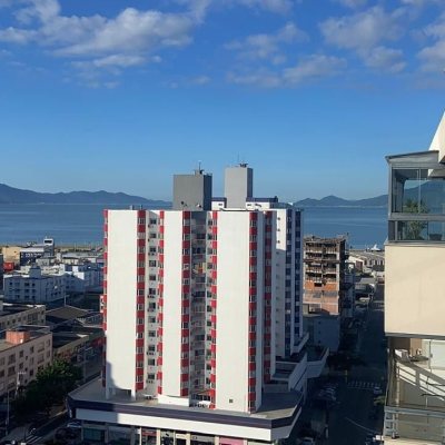 Cobertura com 140m², 2 quartos, 1 suíte, 2 garagens, no bairro Kobrasol em São José