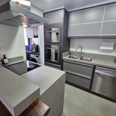 Cobertura com 140m², 2 quartos, 1 suíte, 2 garagens, no bairro Kobrasol em São José