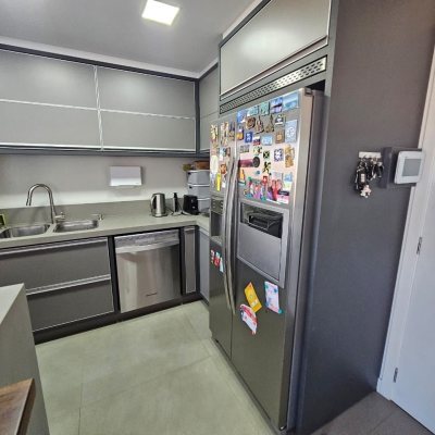 Cobertura com 140m², 2 quartos, 1 suíte, 2 garagens, no bairro Kobrasol em São José