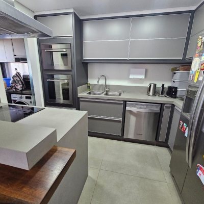 Cobertura com 140m², 2 quartos, 1 suíte, 2 garagens, no bairro Kobrasol em São José