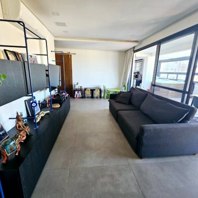 Cobertura com 140m², 2 quartos, 1 suíte, 2 garagens, no bairro Kobrasol em São José