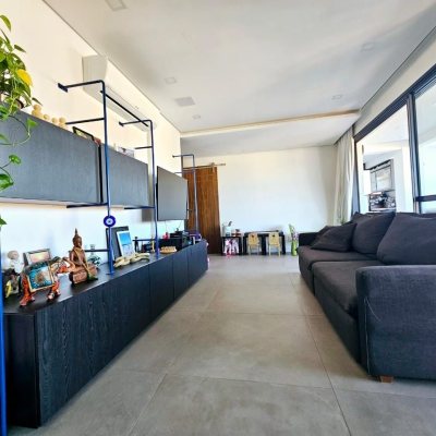 Cobertura com 140m², 2 quartos, 1 suíte, 2 garagens, no bairro Kobrasol em São José