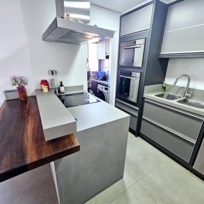 Cobertura com 140m², 2 quartos, 1 suíte, 2 garagens, no bairro Kobrasol em São José