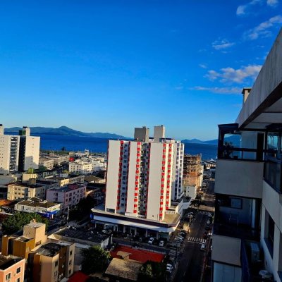 Cobertura com 140m², 2 quartos, 1 suíte, 2 garagens, no bairro Kobrasol em São José