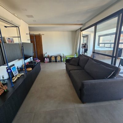Cobertura com 140m², 2 quartos, 1 suíte, 2 garagens, no bairro Kobrasol em São José
