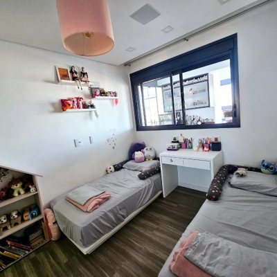 Cobertura com 140m², 2 quartos, 1 suíte, 2 garagens, no bairro Kobrasol em São José
