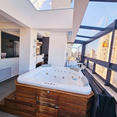 Cobertura com 140m², 2 quartos, 1 suíte, 2 garagens, no bairro Kobrasol em São José