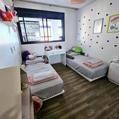 Cobertura com 140m², 2 quartos, 1 suíte, 2 garagens, no bairro Kobrasol em São José