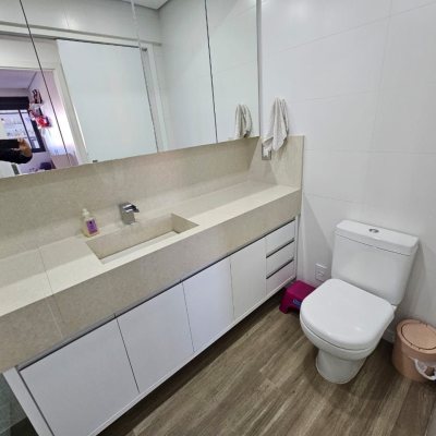 Cobertura com 140m², 2 quartos, 1 suíte, 2 garagens, no bairro Kobrasol em São José