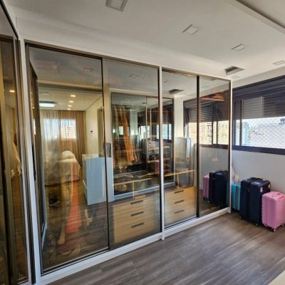 Cobertura com 140m², 2 quartos, 1 suíte, 2 garagens, no bairro Kobrasol em São José