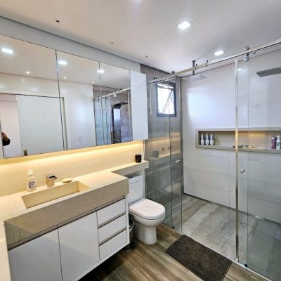 Cobertura com 140m², 2 quartos, 1 suíte, 2 garagens, no bairro Kobrasol em São José