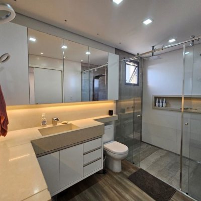 Cobertura com 140m², 2 quartos, 1 suíte, 2 garagens, no bairro Kobrasol em São José