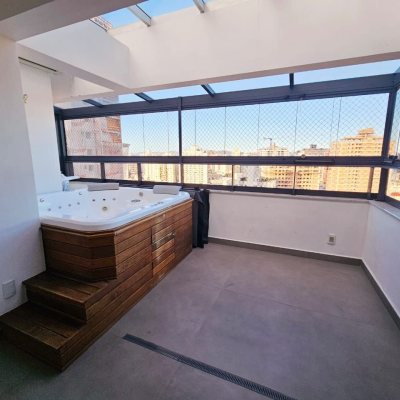 Cobertura com 140m², 2 quartos, 1 suíte, 2 garagens, no bairro Kobrasol em São José