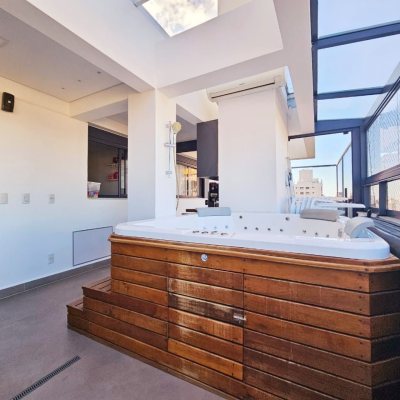 Cobertura com 140m², 2 quartos, 1 suíte, 2 garagens, no bairro Kobrasol em São José