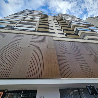 Cobertura com 140m², 2 quartos, 1 suíte, 2 garagens, no bairro Kobrasol em São José