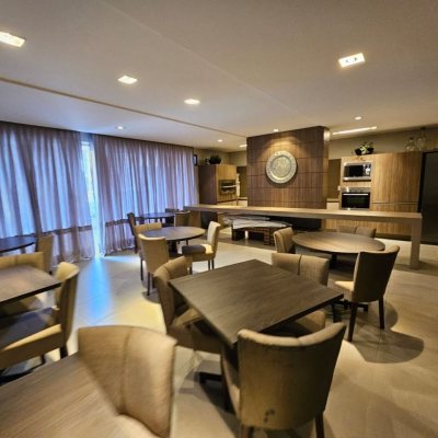 Cobertura com 140m², 2 quartos, 1 suíte, 2 garagens, no bairro Kobrasol em São José