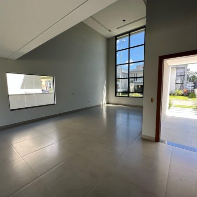 Casa em Condomínio com 293m², 4 quartos, 3 suítes, 2 garagens, no bairro São João Do Rio Vermelho em Florianópolis