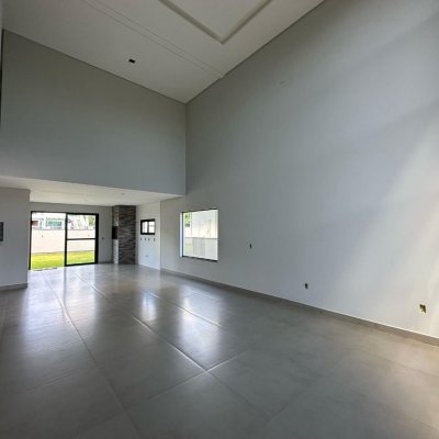 Casa em Condomínio com 293m², 4 quartos, 3 suítes, 2 garagens, no bairro São João Do Rio Vermelho em Florianópolis