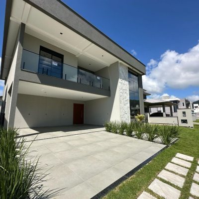 Casa em Condomínio com 293m², 4 quartos, 3 suítes, 2 garagens, no bairro São João Do Rio Vermelho em Florianópolis