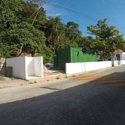 Terrenos Residenciais com 15546m², no bairro Sambaqui em Florianópolis