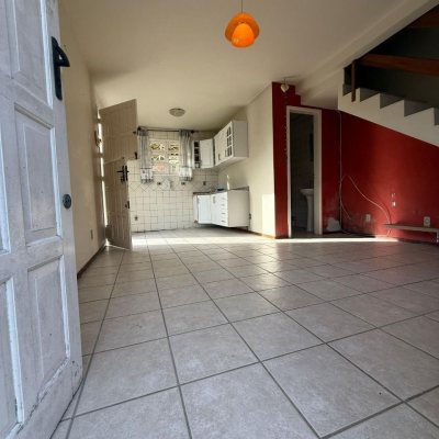 Casa Residencial com 50m², 2 quartos, 1 garagem, no bairro Vargem Grande em Florianópolis