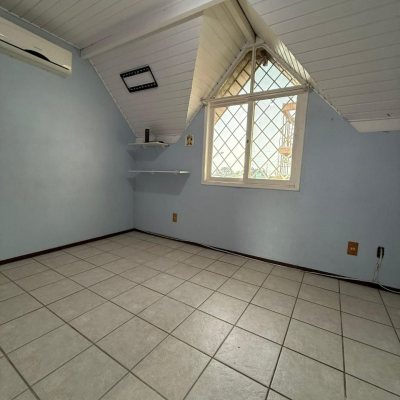 Casa Residencial com 50m², 2 quartos, 1 garagem, no bairro Vargem Grande em Florianópolis