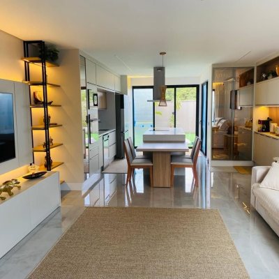 Casa Residencial com 127m², 3 quartos (sendo 2 suítes), 2 garagens, no bairro Campeche em Florianópolis