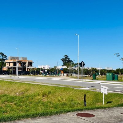 Casa Residencial com 127m², 3 quartos (sendo 2 suítes), 2 garagens, no bairro Campeche em Florianópolis