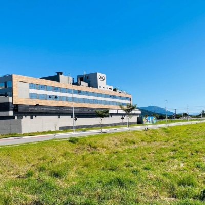 Casa Residencial com 127m², 3 quartos (sendo 2 suítes), 2 garagens, no bairro Campeche em Florianópolis