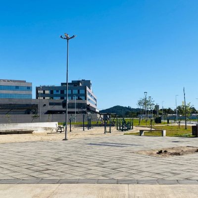 Casa Residencial com 127m², 3 quartos (sendo 2 suítes), 2 garagens, no bairro Campeche em Florianópolis