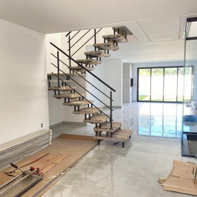 Casa Residencial com 127m², 3 quartos (sendo 2 suítes), 2 garagens, no bairro Campeche em Florianópolis