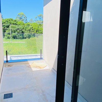 Casa Residencial com 127m², 3 quartos (sendo 2 suítes), 2 garagens, no bairro Campeche em Florianópolis