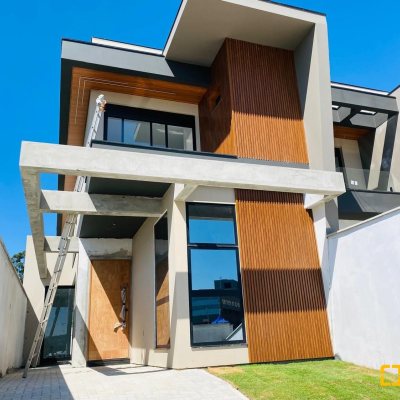 Casa Residencial com 127m², 3 quartos (sendo 2 suítes), 2 garagens, no bairro Campeche em Florianópolis