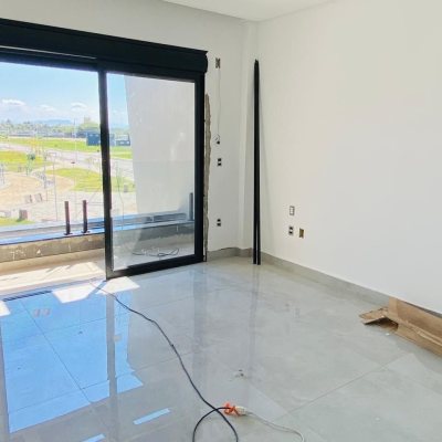 Casa Residencial com 127m², 3 quartos (sendo 2 suítes), 2 garagens, no bairro Campeche em Florianópolis