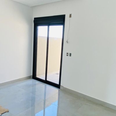 Casa Residencial com 127m², 3 quartos (sendo 2 suítes), 2 garagens, no bairro Campeche em Florianópolis