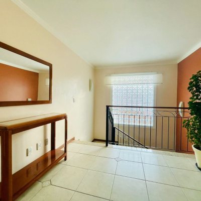 Casa Residencial com 254m², 4 quartos, 1 suíte, 3 garagens, no bairro Ingleses em Florianópolis