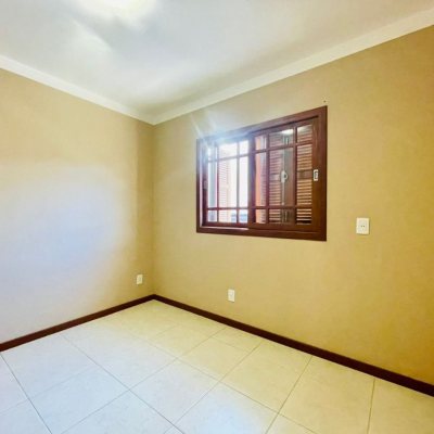 Casa Residencial com 254m², 4 quartos, 1 suíte, 3 garagens, no bairro Ingleses em Florianópolis