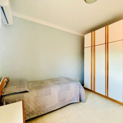 Casa Residencial com 254m², 4 quartos, 1 suíte, 3 garagens, no bairro Ingleses em Florianópolis