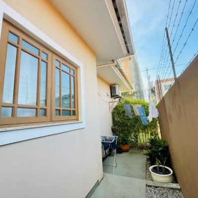 Casa Residencial com 254m², 4 quartos, 1 suíte, 3 garagens, no bairro Ingleses em Florianópolis