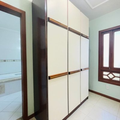 Casa Residencial com 254m², 4 quartos, 1 suíte, 3 garagens, no bairro Ingleses em Florianópolis