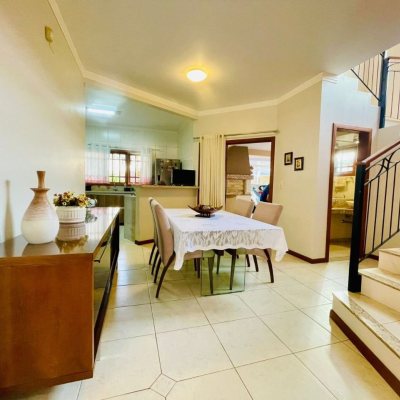 Casa Residencial com 254m², 4 quartos, 1 suíte, 3 garagens, no bairro Ingleses em Florianópolis