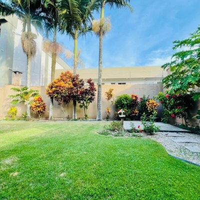 Casa Residencial com 254m², 4 quartos, 1 suíte, 3 garagens, no bairro Ingleses em Florianópolis