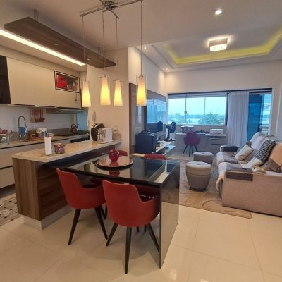 Cobertura com 166m², 3 quartos, 1 suíte, 2 garagens, no bairro Campeche em Florianópolis