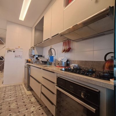 Cobertura com 166m², 3 quartos, 1 suíte, 2 garagens, no bairro Campeche em Florianópolis